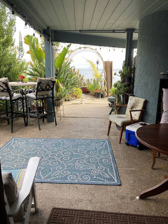 Vacation rental for 2 people, with hot tub and yard in Central Coast