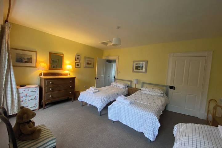 Attractive West London residnece sleeps 4-5 in Staffordshire