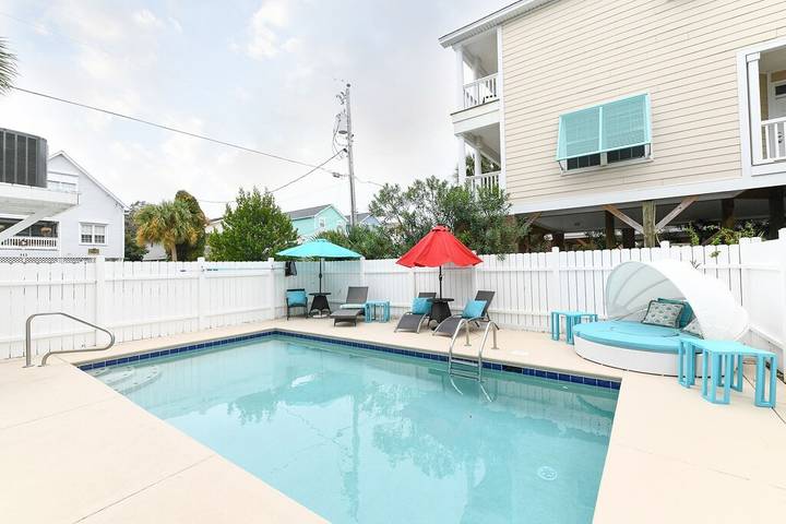 Vacation house for 12 people, with balcony in Surfside Beach