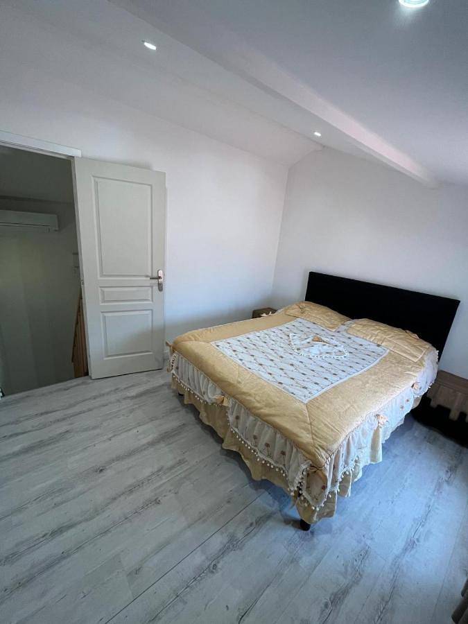 Three-Bedroom Villa in Marseille, Région de Marseille