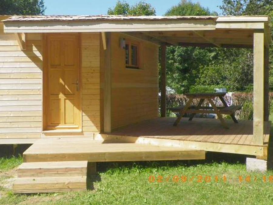 Camping Les Vernières - Bungalow 4 personen - Hutte Confort ohne Sanitäranlagen in Malbo, Region Saint-Flour