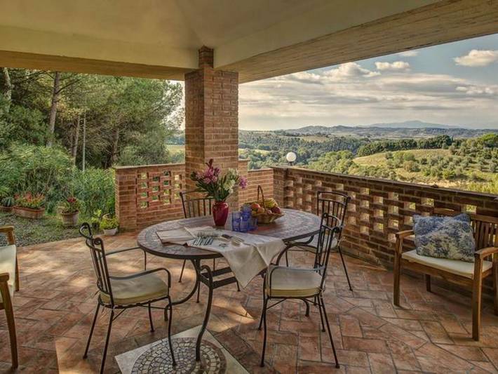 Agriturismo per 4 persone, con Terrazza e Giardino nonché Piscina e Panorama a Montaione