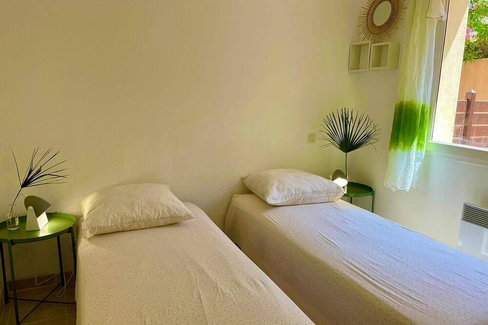 Geheel appartement, Saint - Florent : Apartment, air-conditioned, swimming pool, sea view, 50 m2,  in Saint-Florent, Calvi en omgeving