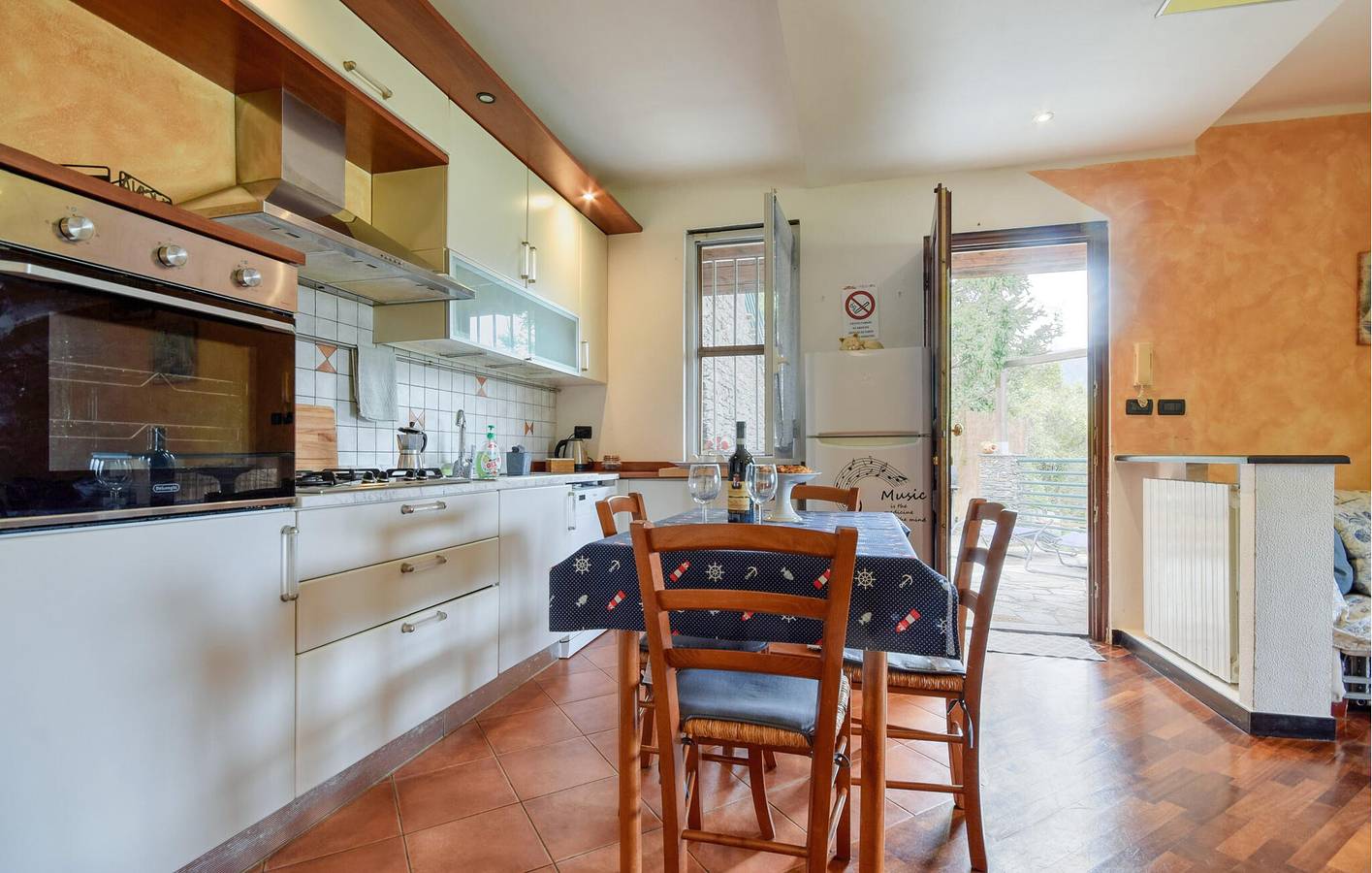 Appartamento intero, Accogliente appartamento con terrazza giardino, parcheggio e WiFi - vicino a pizzeria e centro città in Casarza Ligure, Riviera di Levante