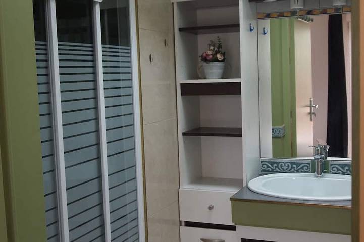 Location de vacances pour 2 personnes, avec terrasse et jardin dans Plage Du Billou Santec - 3