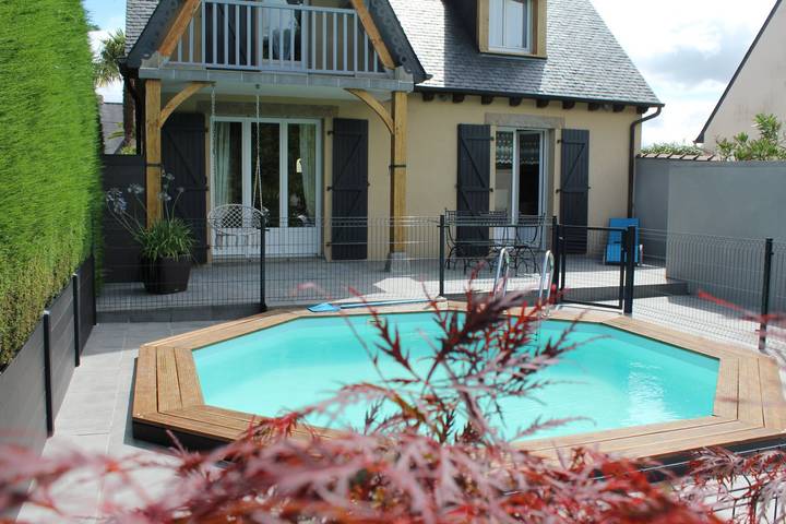 Gîte pour 6 personnes, avec piscine ainsi que terrasse et jardin