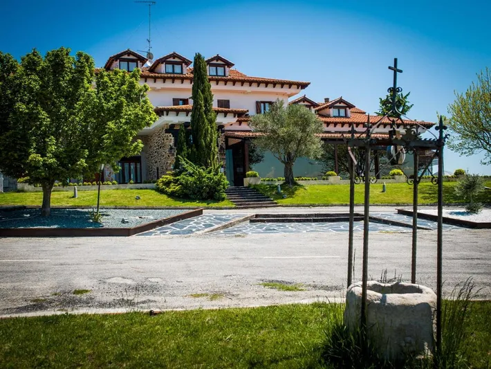 Hotel para 2 personas, con jardín además de vistas y piscina - 1