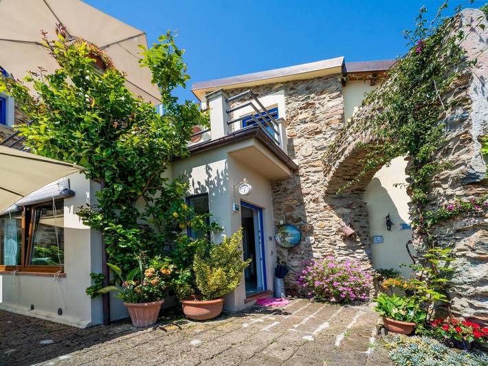 Ferienwohnung für 3 Personen, mit Garten und Pool in Massa