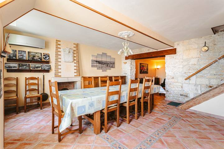 Casa de vacaciones 'L'Aixoise' con terraza privada, jardín privado y Wi-Fi in Romegoux, Saintes region