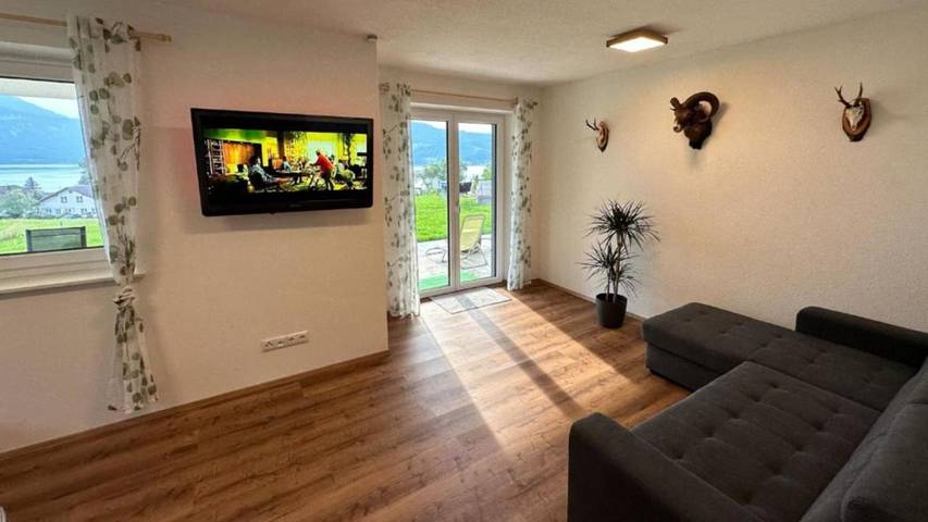 Ferienwohnung für 4 Personen, mit Terrasse und Garten sowie Ausblick und Seeblick in Steinbach am Attersee