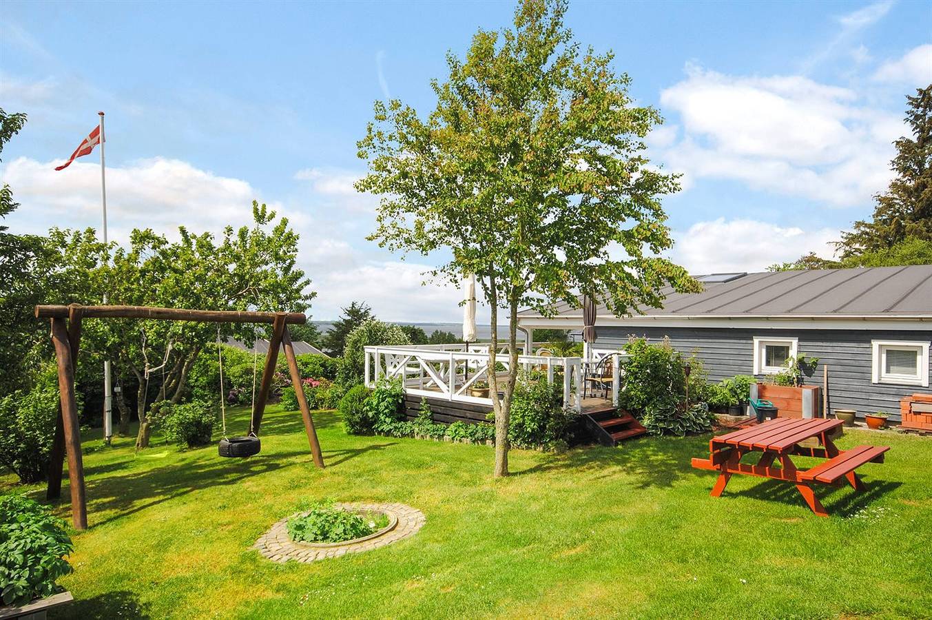 Stunning home in Løgstrup w/ 3 Bedrooms in Hjarbæk, Limfjord in Westjütland