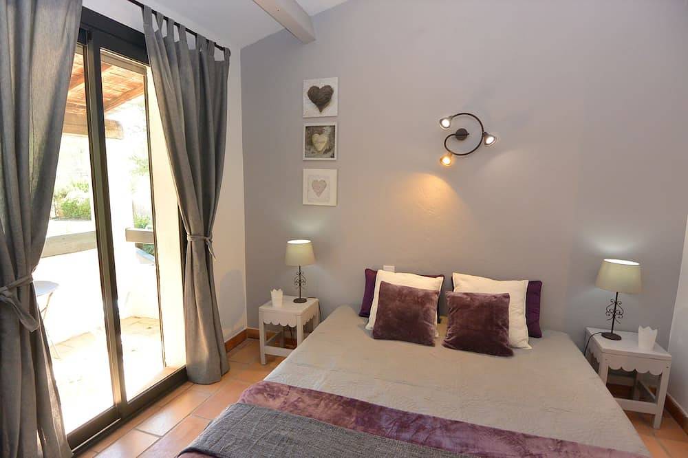 Alpilles Luberon, climatizada Spa Jacuzzi Piscina climatizada Petanca Futbolín in Plan-d'Orgon, Region de Arles