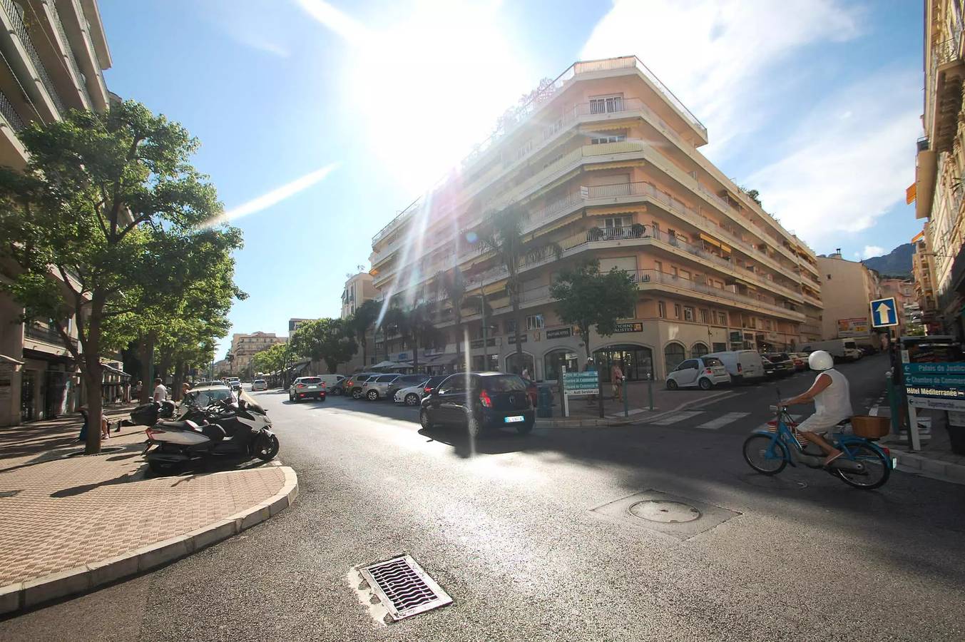 Entire apartment, Giotto - Pleasant 2P modern city center near sea with balcony in Menton, Nice region
