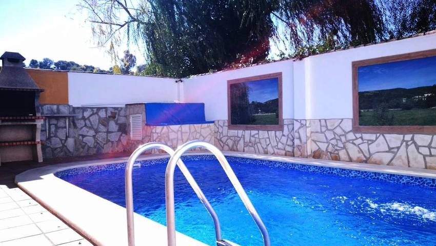 Casa rural para 10 personas, con Balcón y Jacuzzi además de Terraza y Piscina en Sierra de Grazalema
