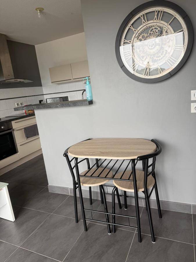 Gîte pour 4 personnes, avec piscine ainsi que balcon et vue à Le Crès - 3