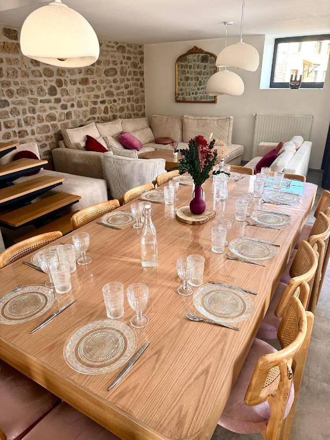 Location de vacances pour 14 personnes, avec terrasse, animaux acceptés à Tiranges