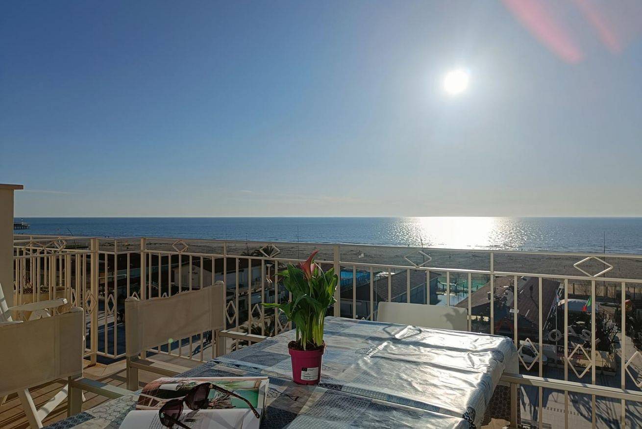Geheel appartement, Vakantieappartement voor 6 personen met uitzicht op zee in Lido di Camaiore, Italiaanse Rivièra