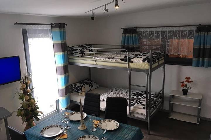 Ferienwohnung für 8 Personen, mit Terrasse und Garten in Wackersdorf - 3