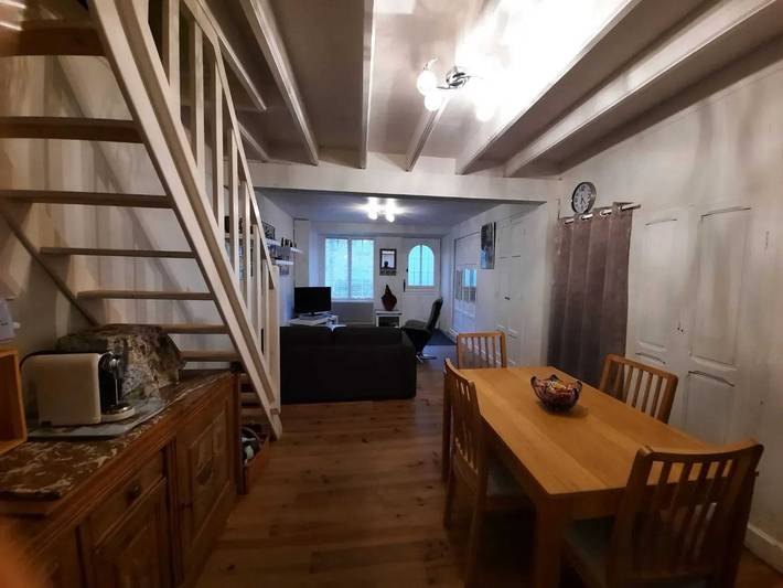 Location de vacances pour 5 personnes, avec terrasse dans Chambon-le-Château