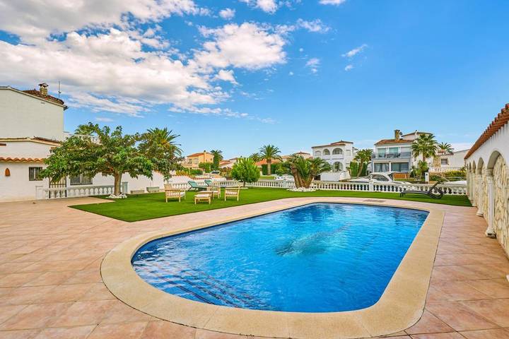 Chalet para 8 personas, con jardín además de piscina y jacuzzi en Provincia de Gerona - 3