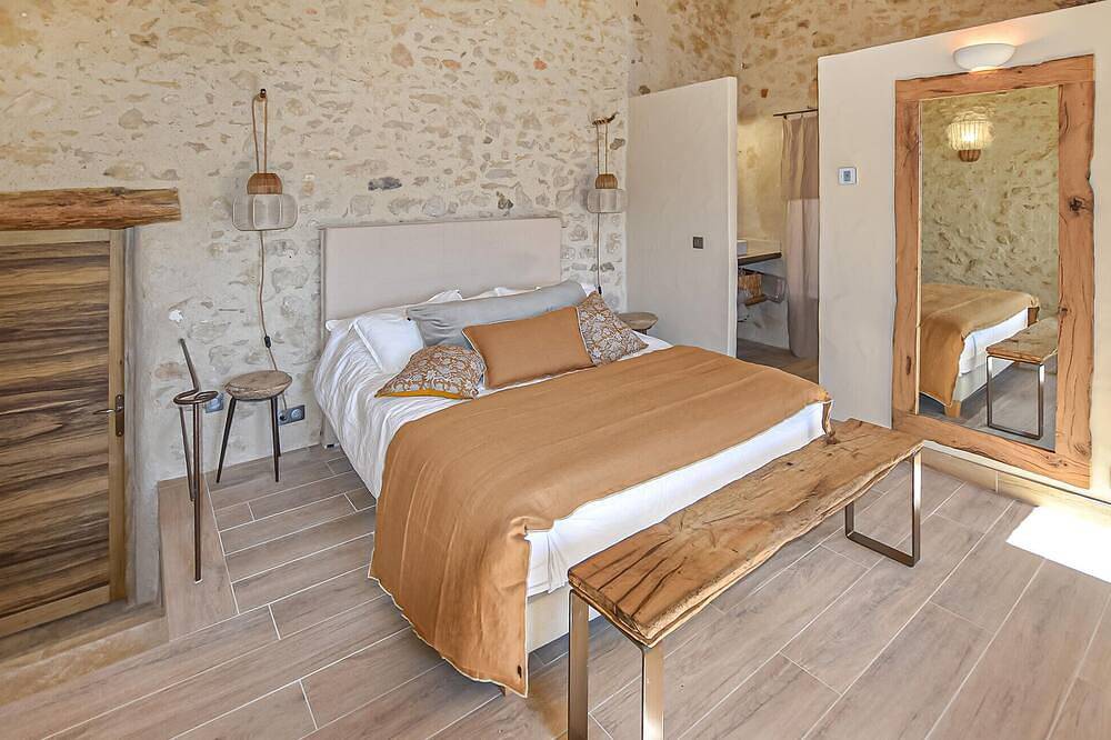 Maison en pierre avec piscine in Rustrel, Regionaler Naturpark Luberon