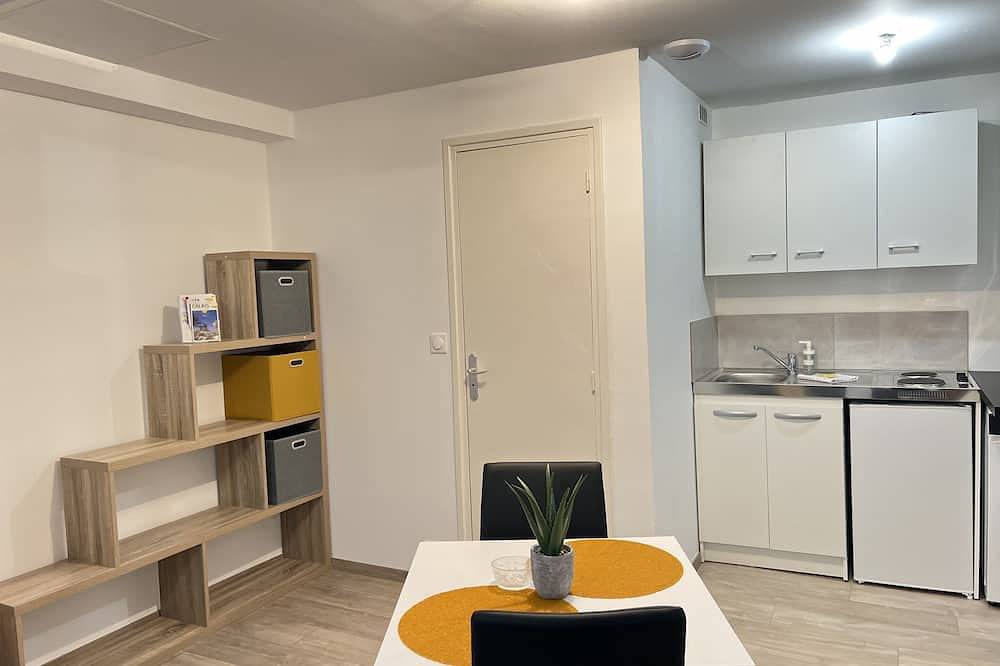 Entire apartment, La Place, studio en centre ville de Calais in Calais, Calais region