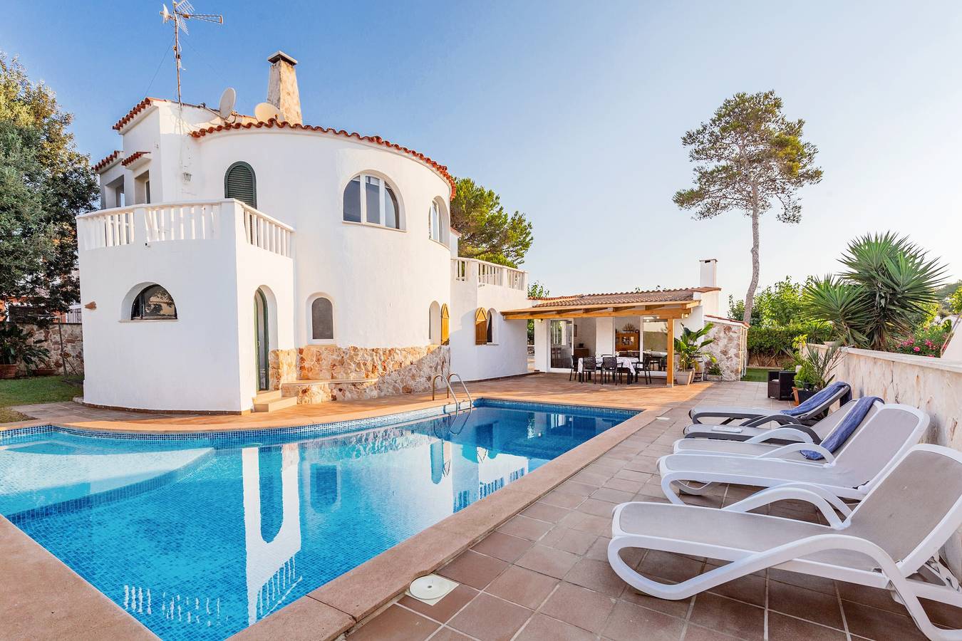 Casa de vacaciones 'Chalet Es Llossar' con piscina privada, terraza privada y Wi-Fi in Cala Blanes, Ciudadela