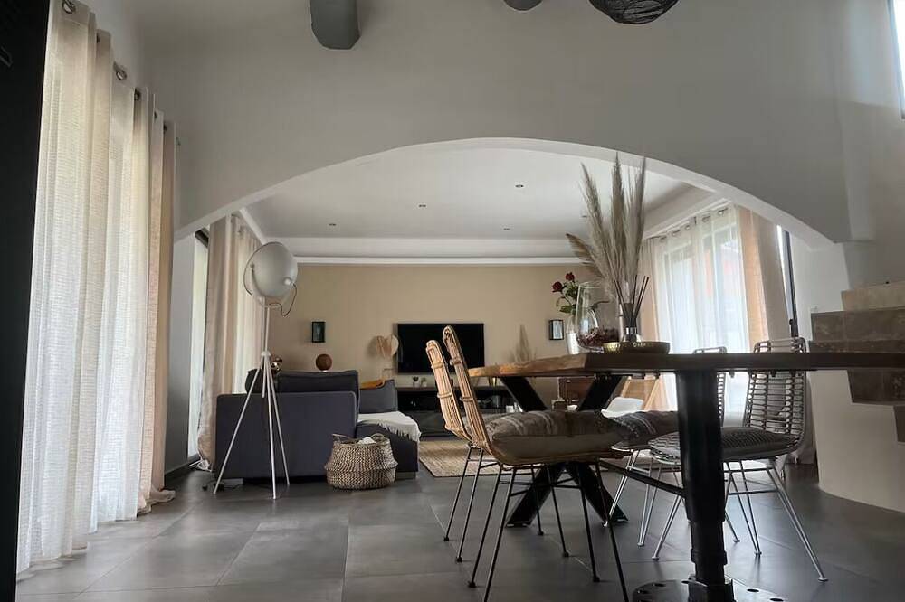 Maison au calme, avec jardin et piscine à 15 min d'Aix en Provence. in Gardanne, Côte méditerranéenne (France)