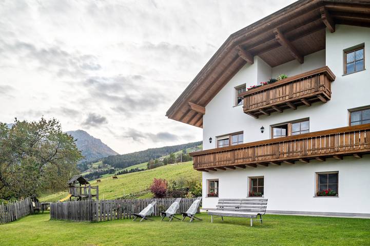 Ferienwohnung für 6 Personen, mit Balkon und Garten in Olang
