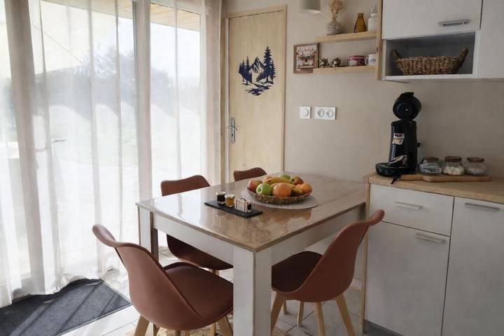Gîte pour 4 personnes, avec jardin et terrasse dans Plan d'eau de Vernet la Varenne