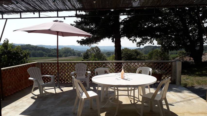 Location de vacances pour 8 personnes, avec jardin dans la Drôme