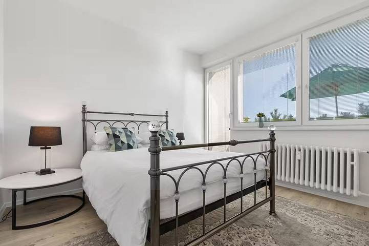 Ganze Wohnung, Spacious 4-Bed Apartment for 5 | 2 Balconies | Wi-Fi | 15 Min Centre in Bratislava, Bratislava und Umgebung