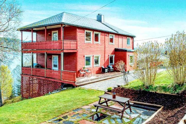 Ferienhaus für 9 Personen, mit Garten