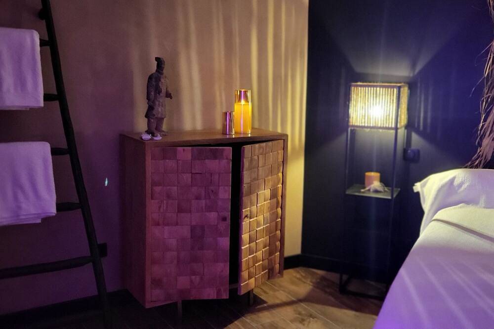 80 m2 guest room with jacuzzi, sauna and massage table in Warrem, Dünkirchen en omgeving