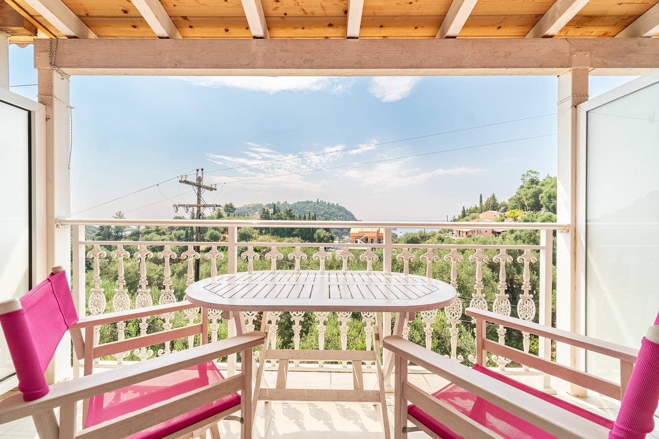 Entire studio, Studio Apartment 'Arianna Deluxe Studio 21' with Sea View, Shared Pool & Wi-Fi in Paleokastritsa, Corfu
