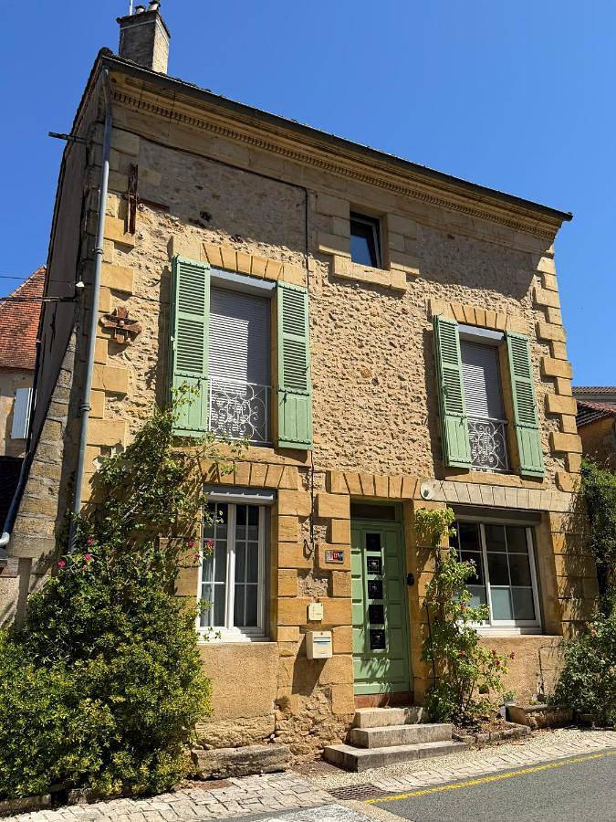 Location de vacances pour 8 personnes, avec Balcon ainsi que Terrasse et Vue dans Office De Tourisme De Buisson De Cadouin