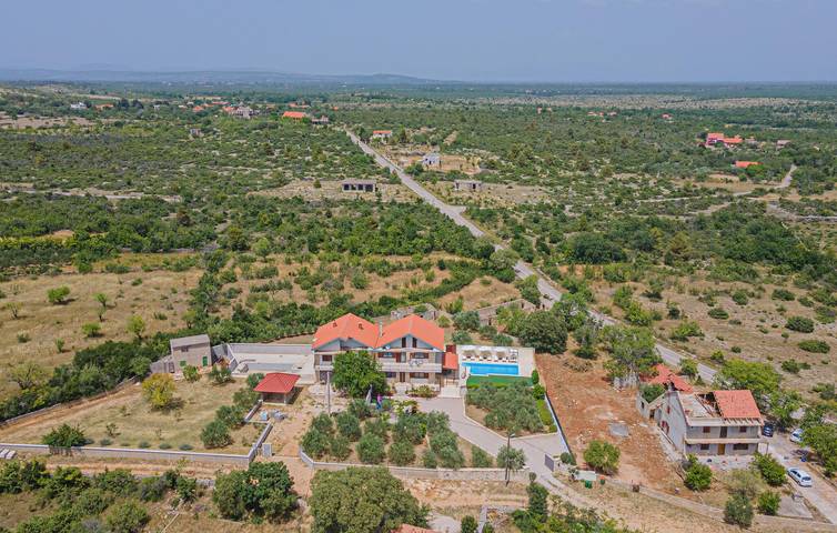 Luxus-Apartment mit Pool, WiFi und Parkplatz in Skradin, Šibenik-Knin