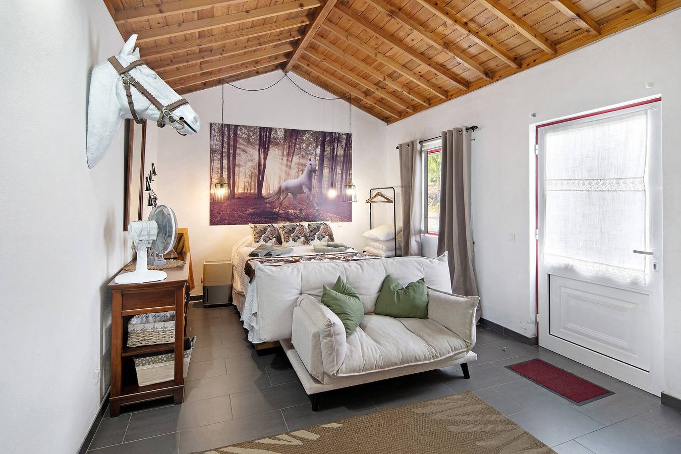 Gehele studio, Studio 'Quinta do Malhinha' met Uitzicht op de Bergen, Gedeeld Terras en Wi-Fi in Posto Santo, Terceira (Azoren)