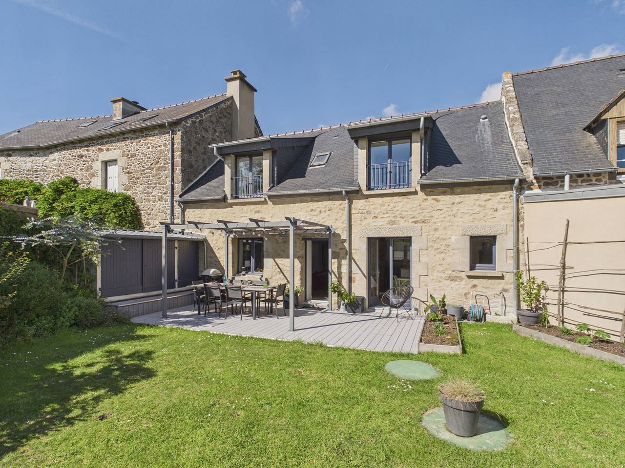 Maison avec jardin, 4 adultes 1 enfant in Pleurtuit, Saint-Malo und Umgebung