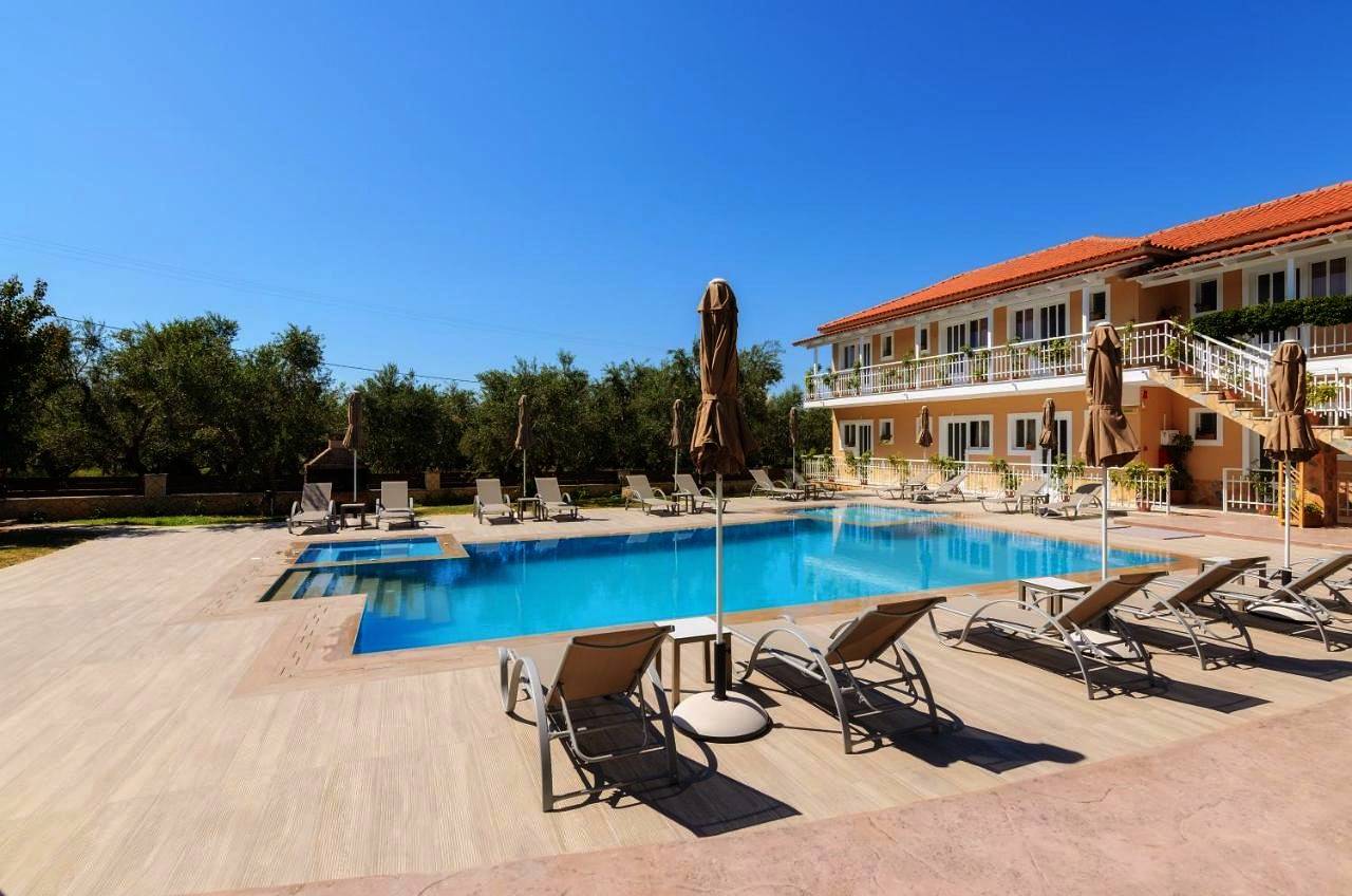 Artemis Apartments in Psarou, Alykes