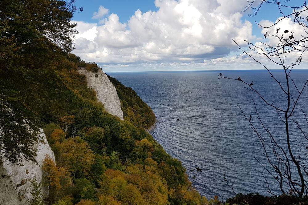 Ganze Wohnung, Schöne Ferienwohung (1) am Nordstrand mit Wlan für bis zu 4 Personen ab 9 € pp in Putgarten, Rügen