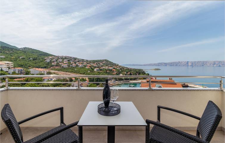 Ganze Ferienwohnung, Apartment am Meer mit Terrasse, WLAN und Parkplatz – in der Nähe von Klenovica in Klenovica, Primorje-Gorski Kotar