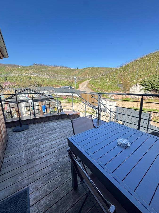 Gîte pour 5 personnes, avec vue et terrasse à Katzenthal