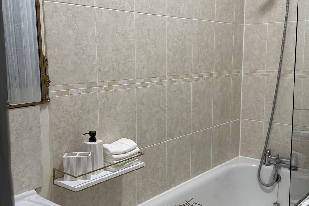 Geheel appartement, Special king size bed in 3 bedroom flat in the heart of Tunbridge wells  in Royal Tunbridge Wells, Kent