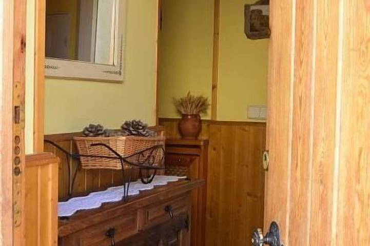 Casa rural para 8 personas, con terraza y piscina en Solosancho
