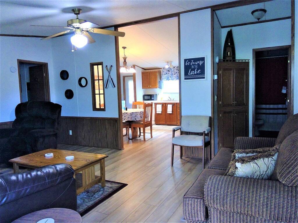 Lake it or Leave it! Lake House just one mile from Lake Cumberland Marina in Lake Cumberland