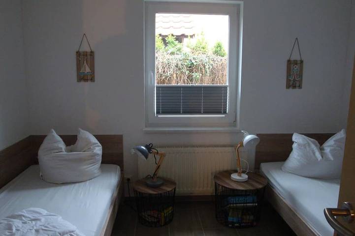 Bungalow für 4 Personen, mit Terrasse und Garten in Trassenheide - 2