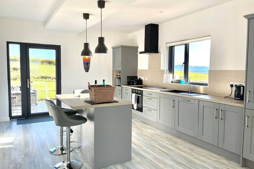 3 bedroom home with snooker/ gym studio by the sea in Rossnowlagh, Co. Donegal in Donegal, County Donegal