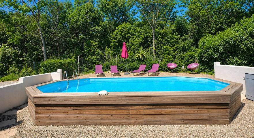 Location de vacances pour 6 personnes, avec Terrasse et Jacuzzi ainsi que Jardin et Piscine à Aumes