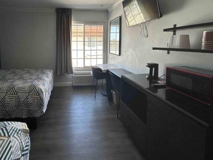 Apartamento entero, 1 Cama King | Ns | Micrfridge in Buena Park (California), Condado de Orange